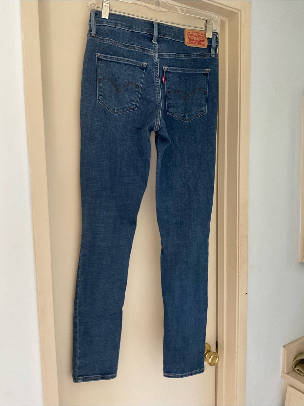 Levi's Dark Blue Women's Skinny Jeans with Knee Distress